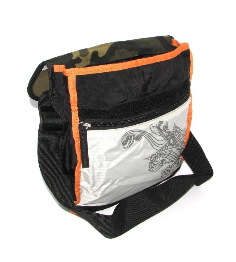 Сумка на плечо INVICTA S.SHOULDER SHIBUIA blk-green Сумка на плечо INVICTA S.SHOULDER SHIBUIA blk-green